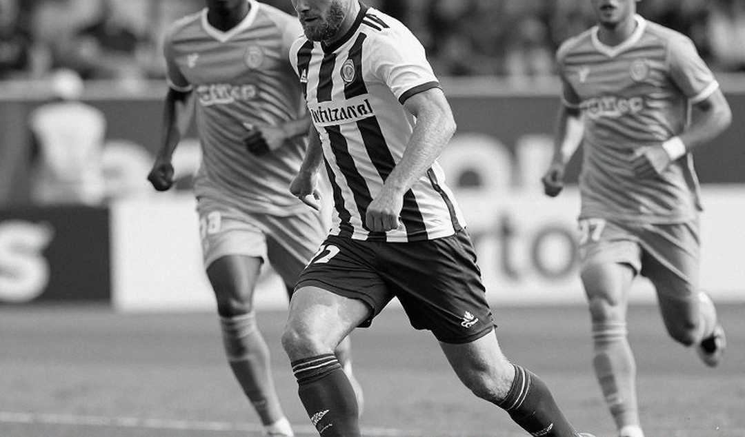 Beşiktaş 2-2 Crystal Palace: Mười phút đầu hiệp hai và bản án dành cho kiến trúc luân chuyển