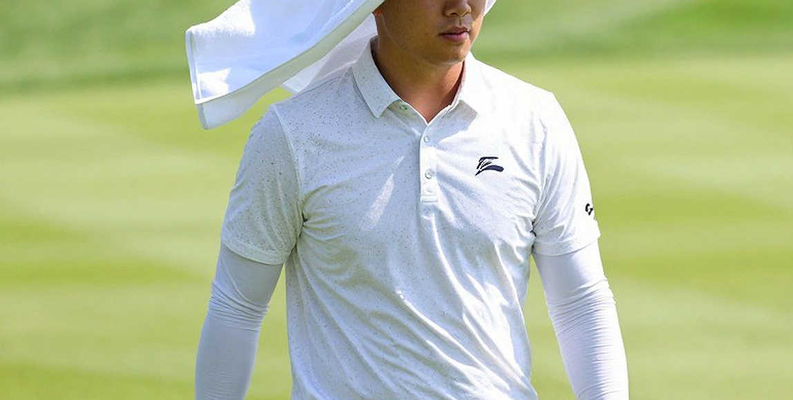 Hai lỗi trước một cú đánh: kiến trúc hình phạt của golf và điểm mù ở sân câu lạc bộ