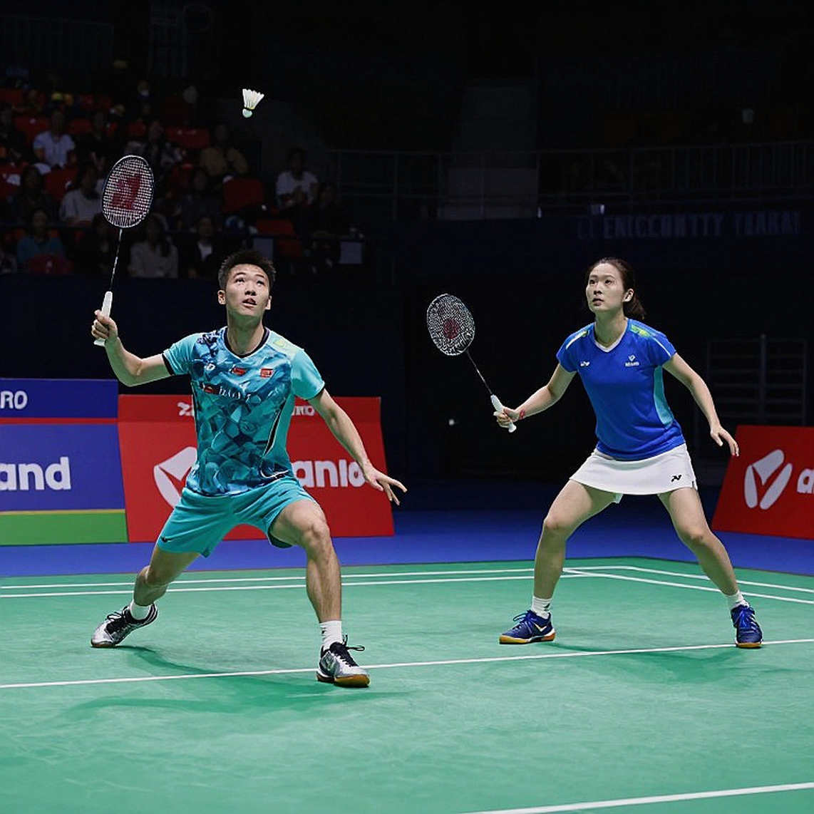 Alwi Farhan tập cùng Kento Momota trước Asian Games 2026: PBSI đổi tuổi trẻ lấy kinh nghiệm