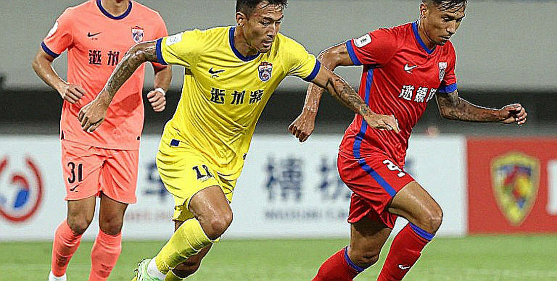 Avispa Fukuoka thua trận sáu điểm: cú gỡ phút 75 và ba phút sau đó