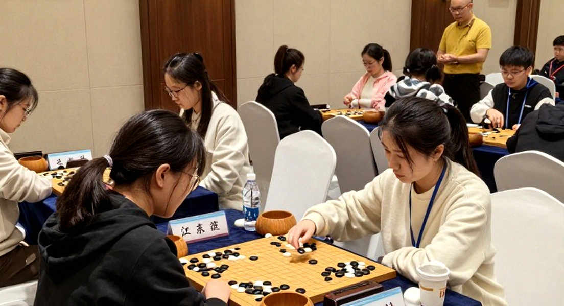 Olympiad cờ vua: Ấn Độ để Gukesh ở bàn 4, Humpy dẫn đội nữ — đọc bằng dữ liệu Elo và chiều sâu đội hình