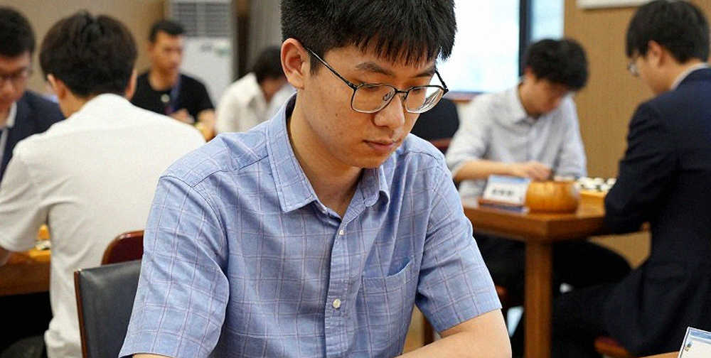 ChessBase Magazine #225: Prague 2026, 27 ván cờ ngắn và nghệ thuật chuẩn bị khai cuộc