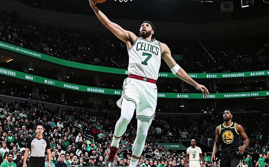 Chín tầng phân tích phía sau một dòng tin chuyển nhượng NBA